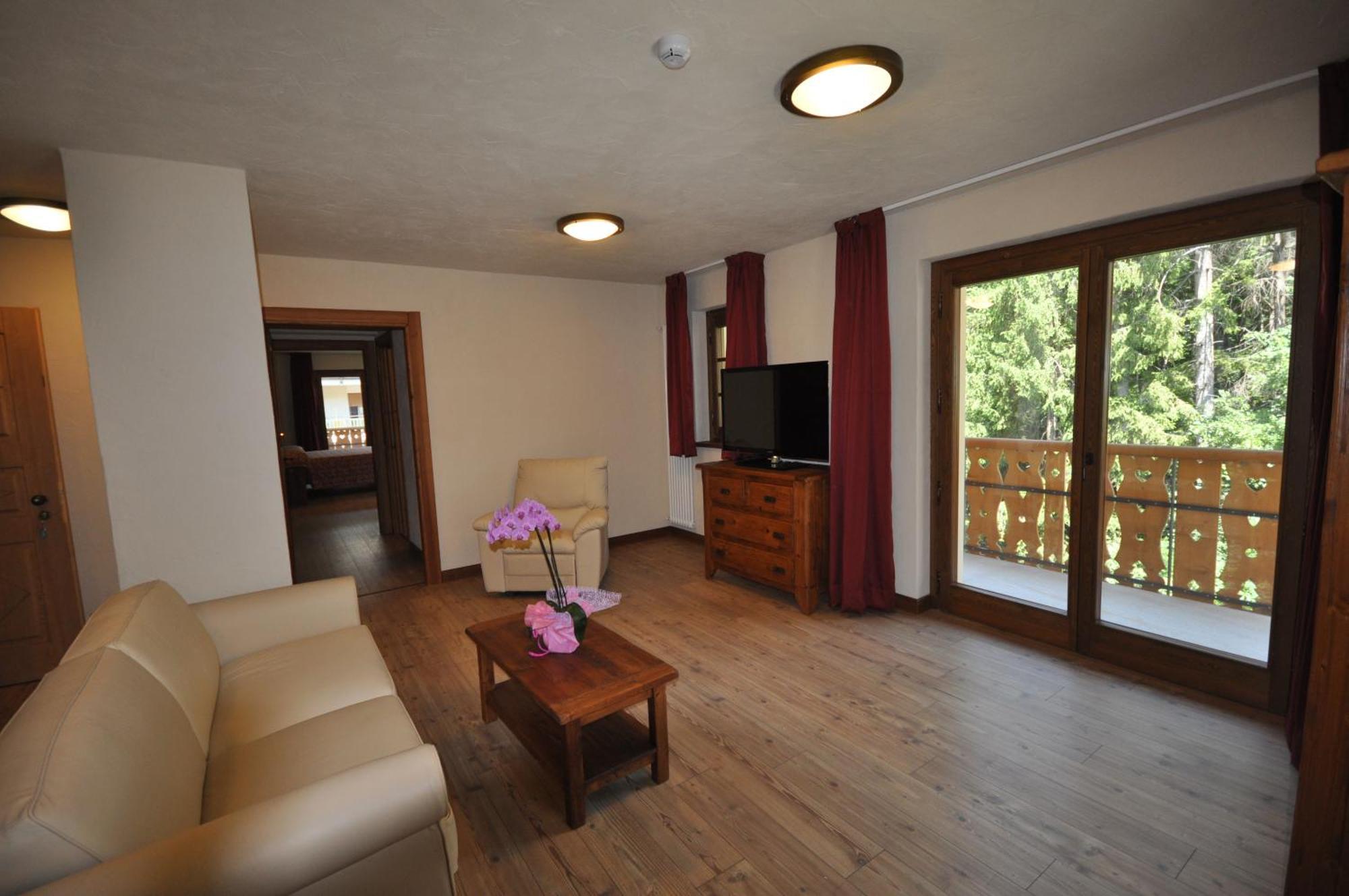 Limone Palace Aparthotel ลีโมเน เปียมอนเต ภายนอก รูปภาพ