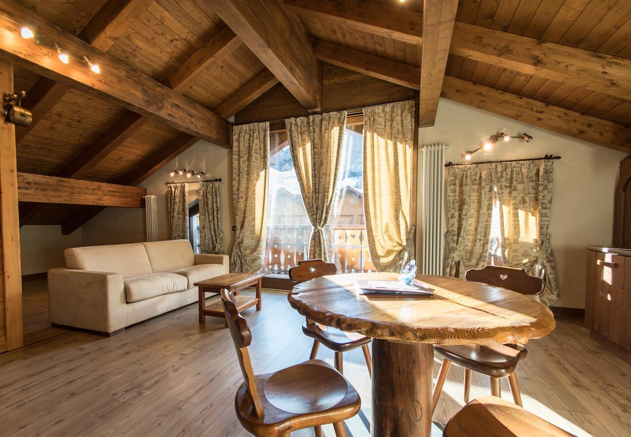 Limone Palace Aparthotel ลีโมเน เปียมอนเต ภายนอก รูปภาพ