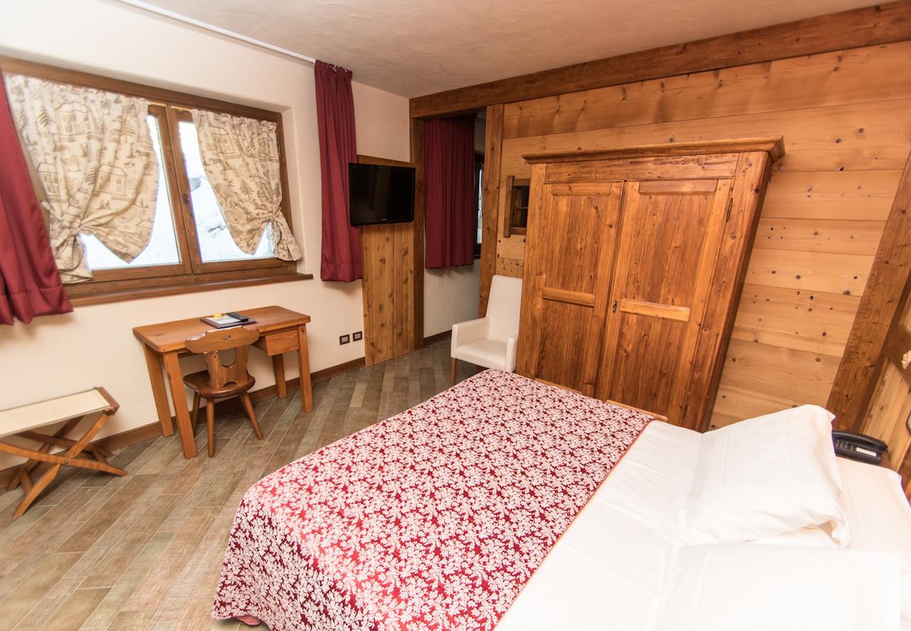 Limone Palace Aparthotel ลีโมเน เปียมอนเต ภายนอก รูปภาพ