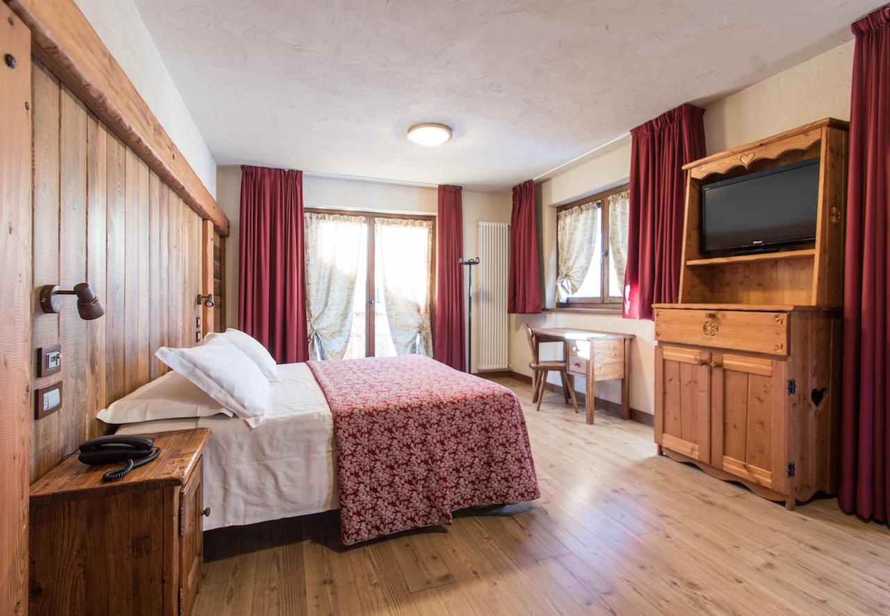 Limone Palace Aparthotel ลีโมเน เปียมอนเต ภายนอก รูปภาพ