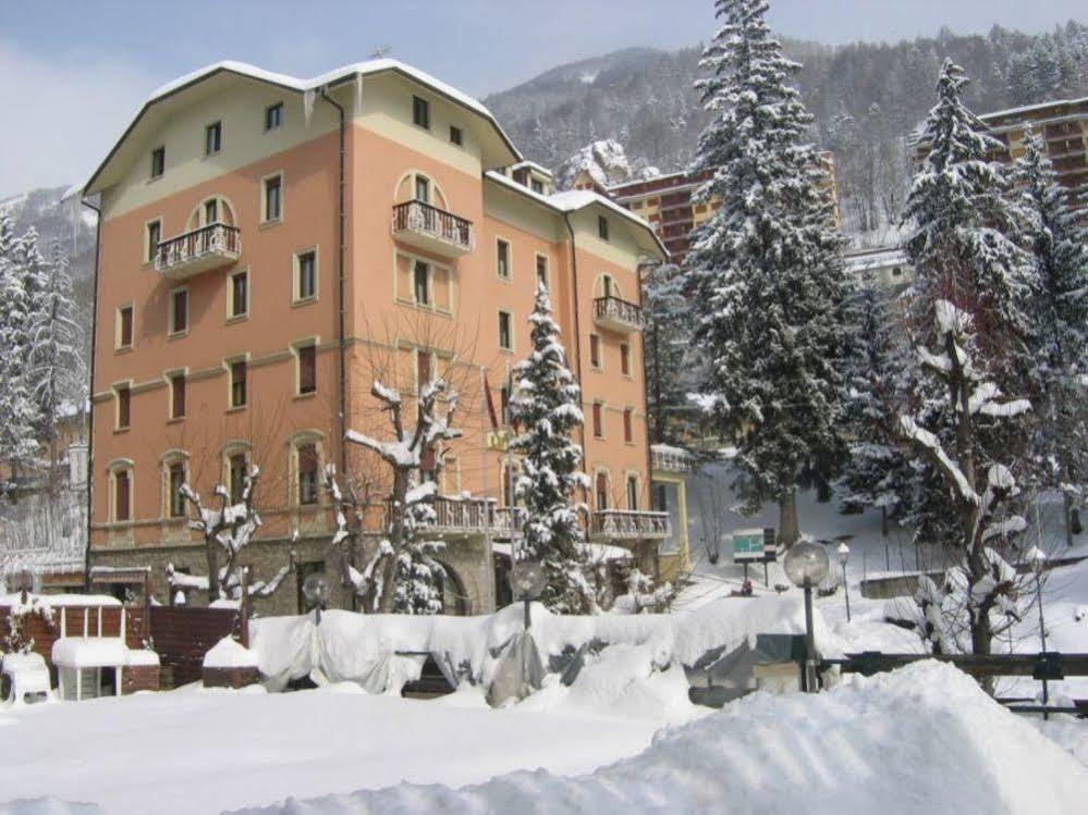 Limone Palace Aparthotel ลีโมเน เปียมอนเต ภายนอก รูปภาพ