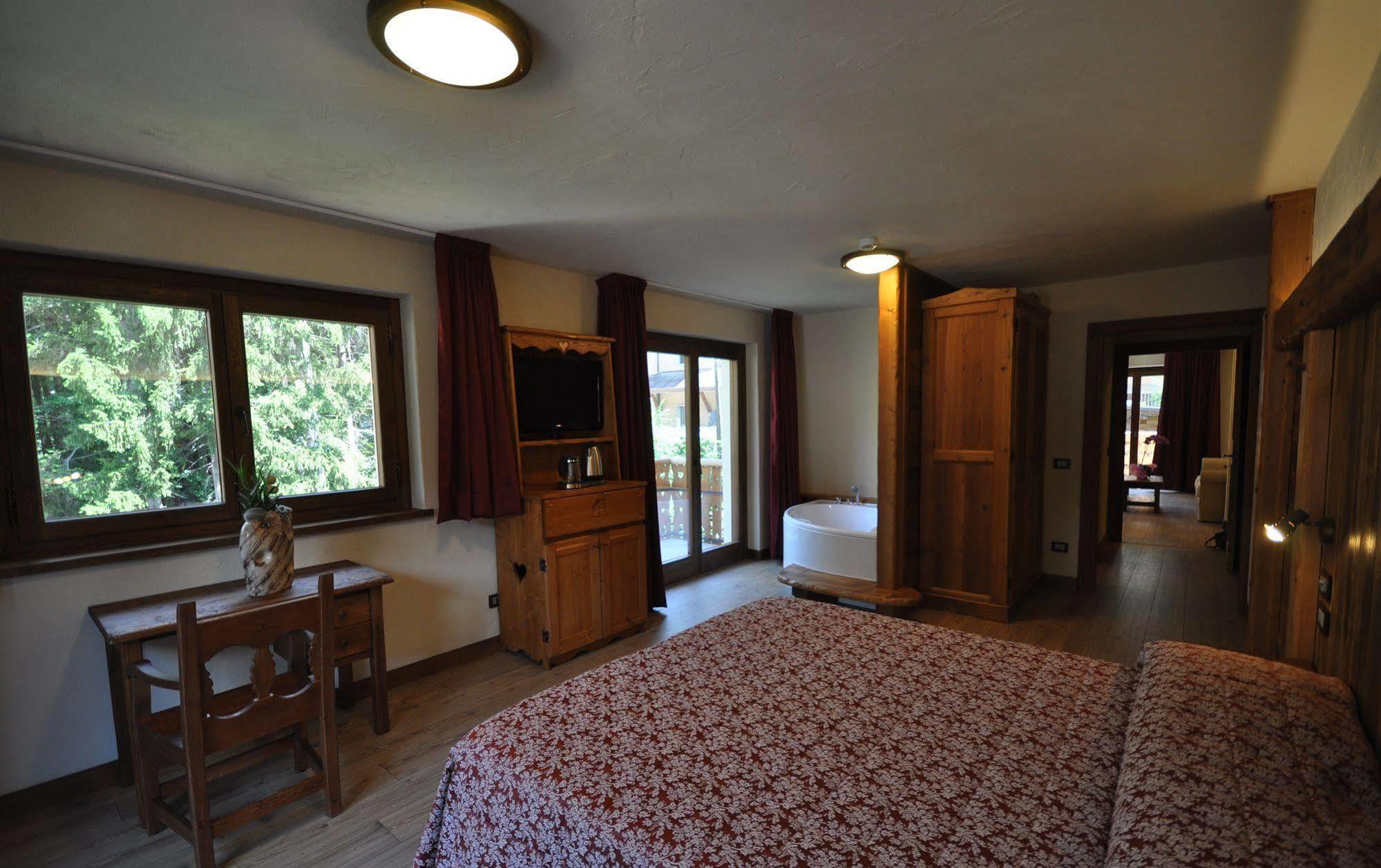 Limone Palace Aparthotel ลีโมเน เปียมอนเต ภายนอก รูปภาพ