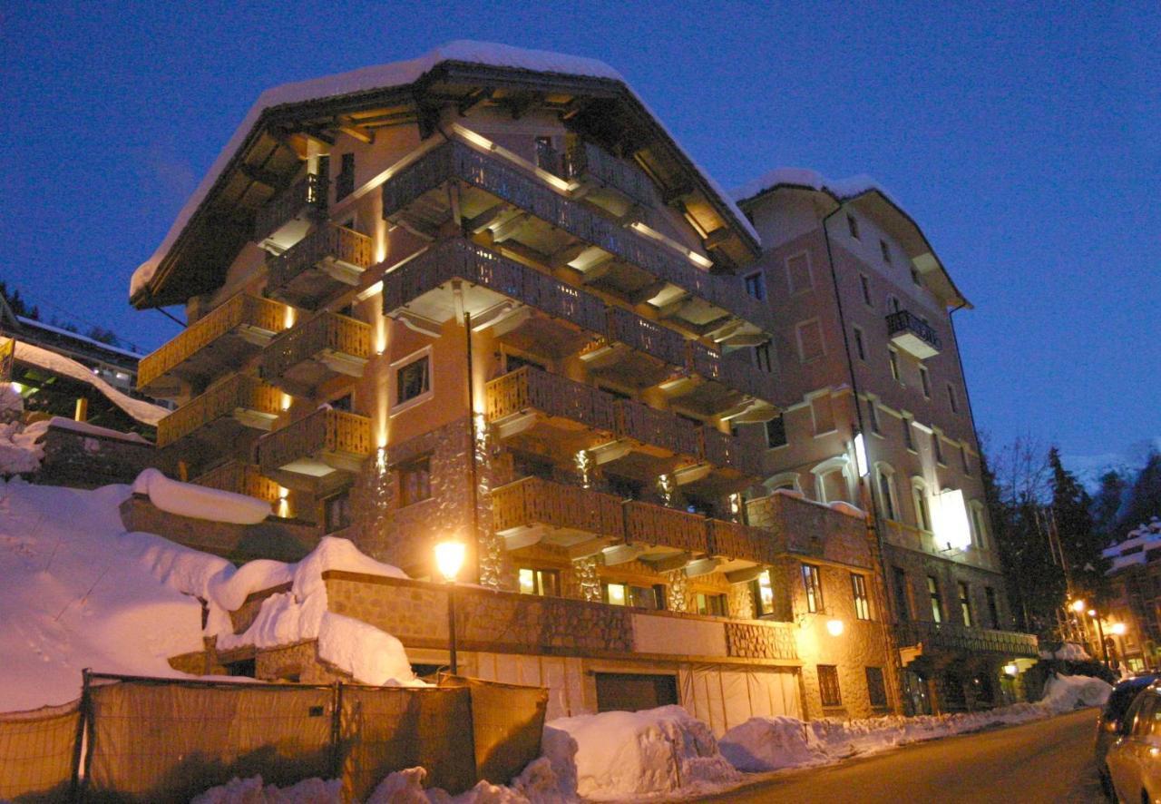 Limone Palace Aparthotel ลีโมเน เปียมอนเต ภายนอก รูปภาพ